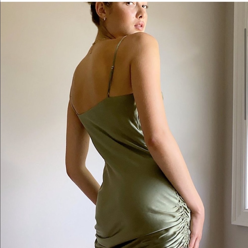 Aritzia Only Ruched Dress - Picture 4 of 9